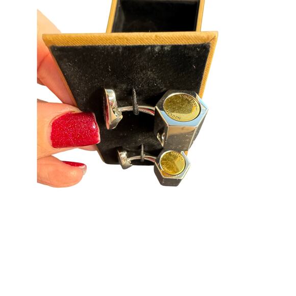 Burberry NWT Bolt Cufflinks in Palladium/Dark Brass - Picture 4 of 9